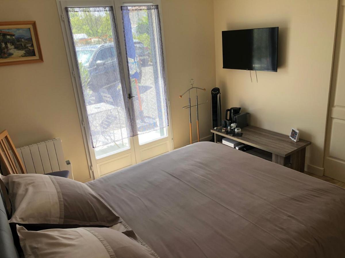 La Pepiniere Bed & Breakfast Saint-Sulpice-et-Cameyrac Exterior photo
